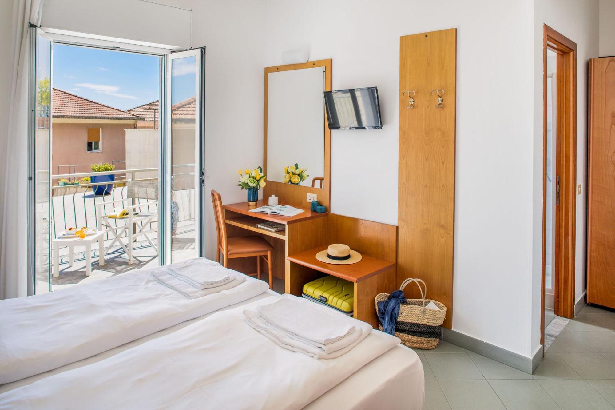 Hotel Tritone 莱圭利亚 外观 照片