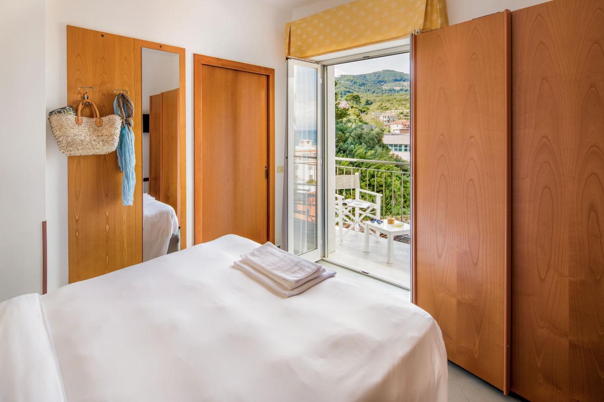 Hotel Tritone 莱圭利亚 外观 照片