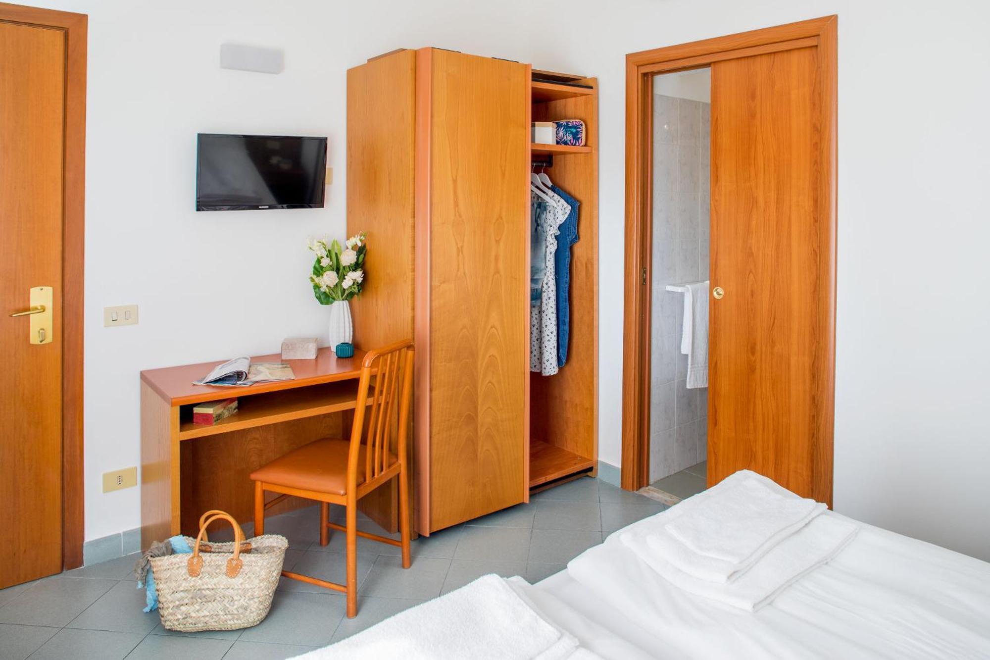 Hotel Tritone 莱圭利亚 外观 照片