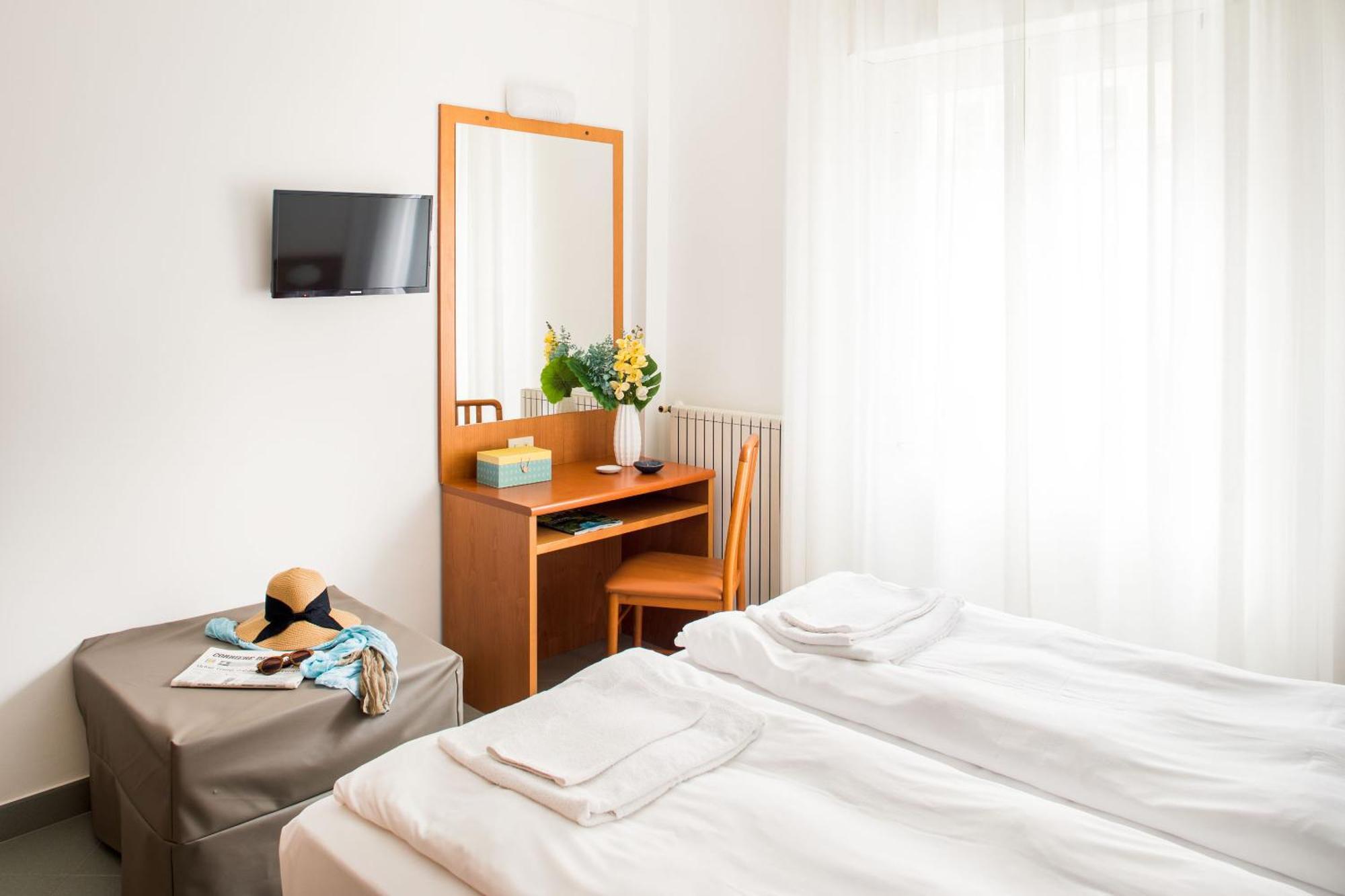 Hotel Tritone 莱圭利亚 外观 照片
