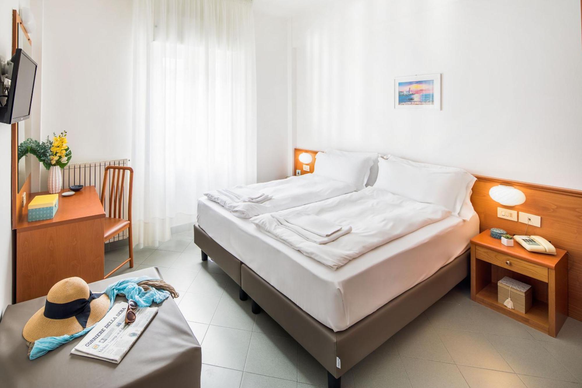 Hotel Tritone 莱圭利亚 外观 照片