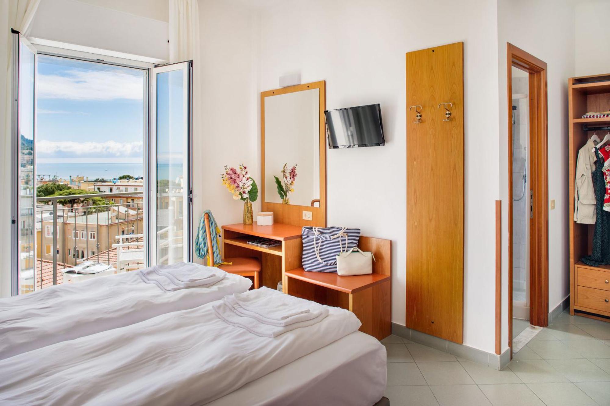 Hotel Tritone 莱圭利亚 外观 照片