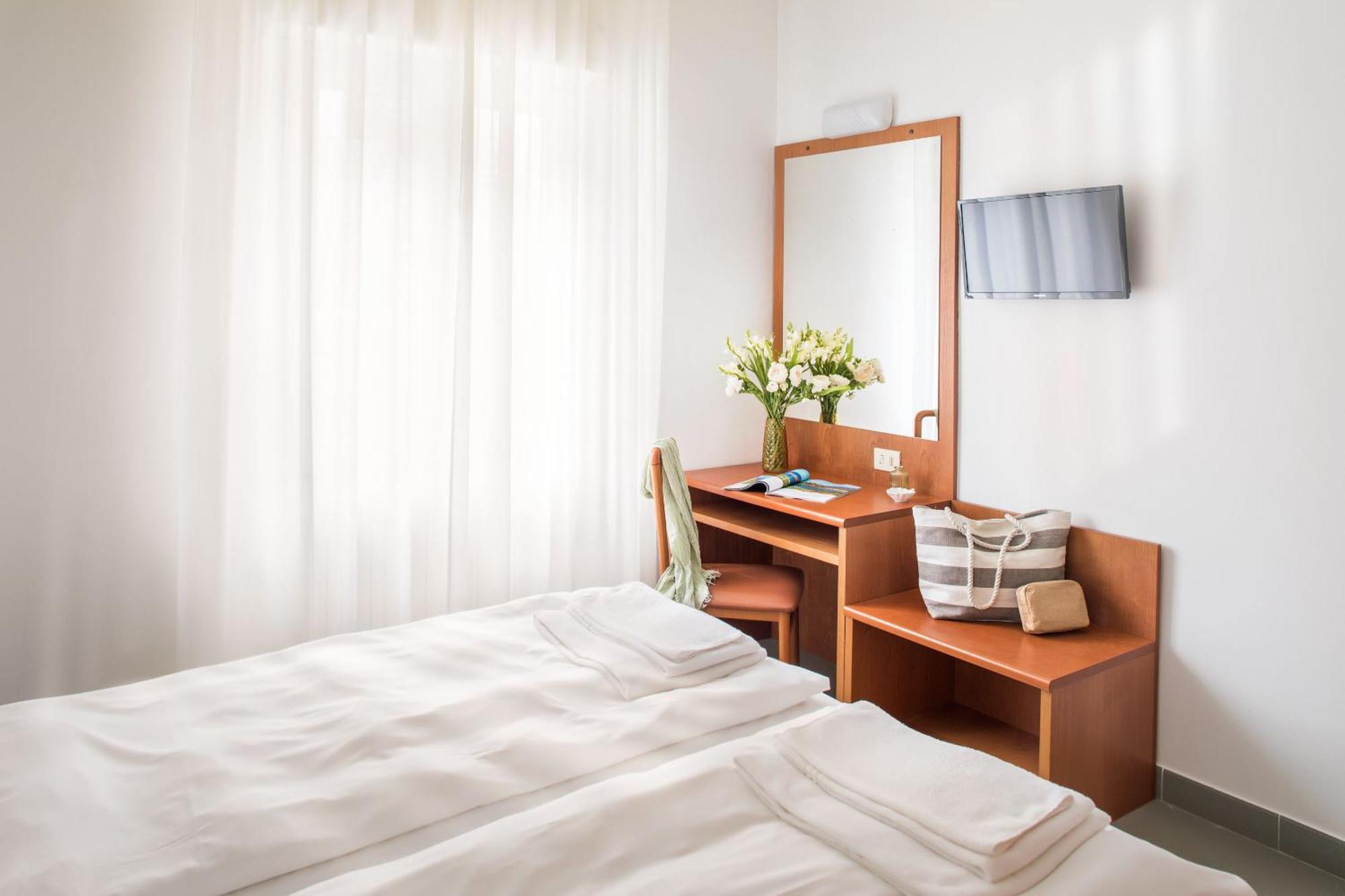 Hotel Tritone 莱圭利亚 外观 照片
