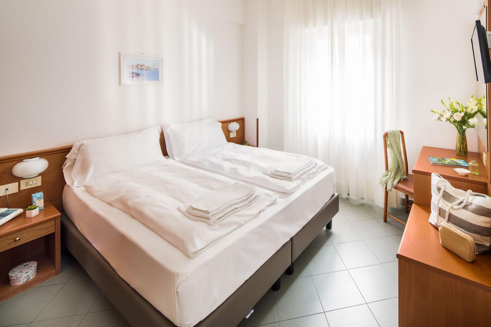 Hotel Tritone 莱圭利亚 外观 照片
