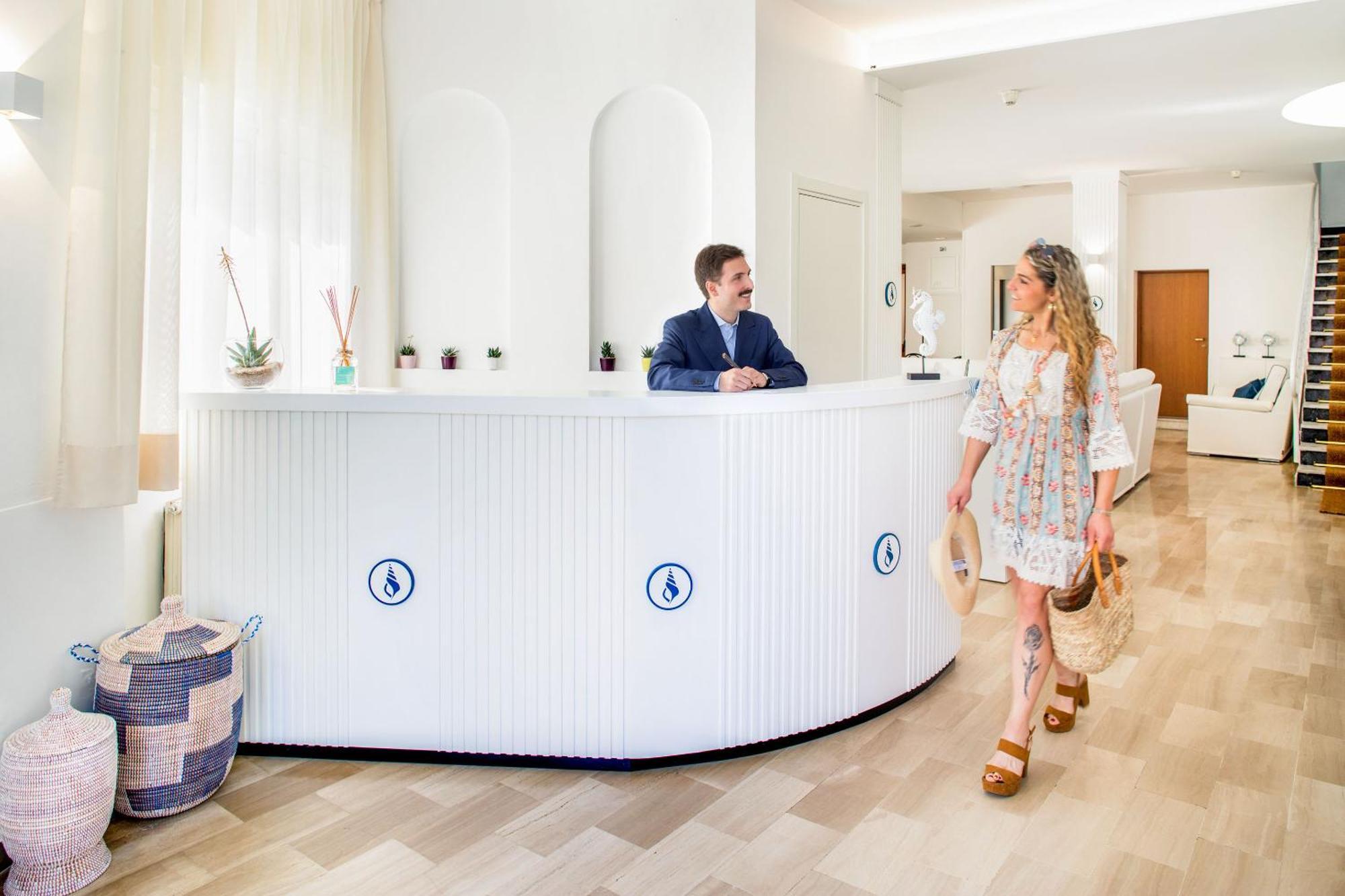 Hotel Tritone 莱圭利亚 外观 照片